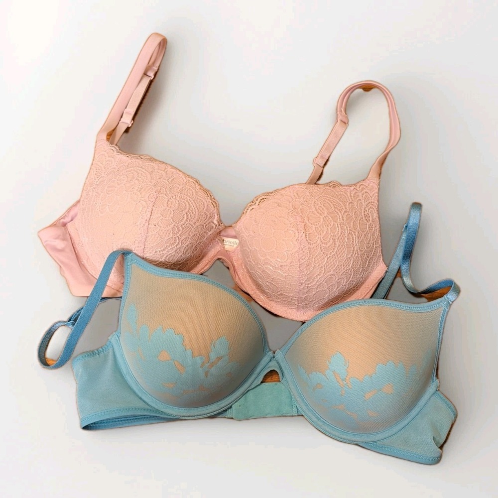 Lot Of Two Ambrielle Super Soft Plunge Push Up Bras Both 36B Adjustable